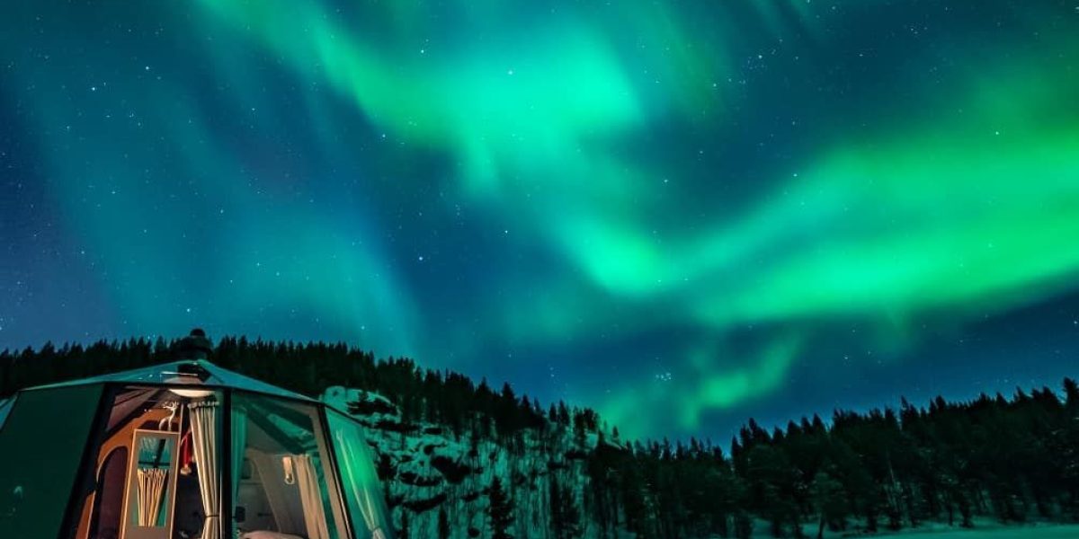 03184056-northern-lights-mobile-cabin-aribnb-hong-kong-tatler-2020-north-pole_article_1004x1004